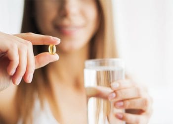 Penelitian terbaru menunjukkan bahwa Vitamin B3 berpotensi membantu mencegah kanker kulit. Simak penjelasan lengkap tentang manfaat, cara kerja, serta sumber alami Vitamin B3 bagi kesehatan tubuh.