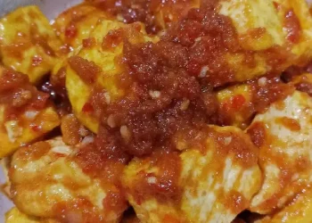 Resep balado tahu pedas gurih yang murah dan mudah dibuat. Cuma pakai bahan sederhana, rasanya luar biasa! Cocok buat lauk akhir bulan. (Foto: Cookpad @desiarumk)
