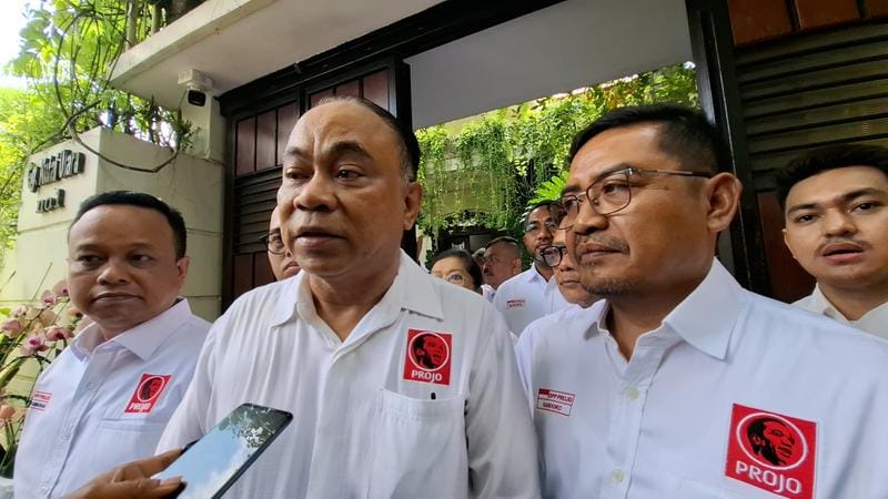 Menjelang Kongres Projo, Jokowi Titip Pesan untuk Relawan di Seluruh Indonesia Dalam pertemuan di Surakarta, Jokowi memberi arahan kepada Projo agar solid, mendukung pemerintahan baru, dan terus bergerak di akar rumput. (Foto: Liputan6.com/Fajar Abrori)