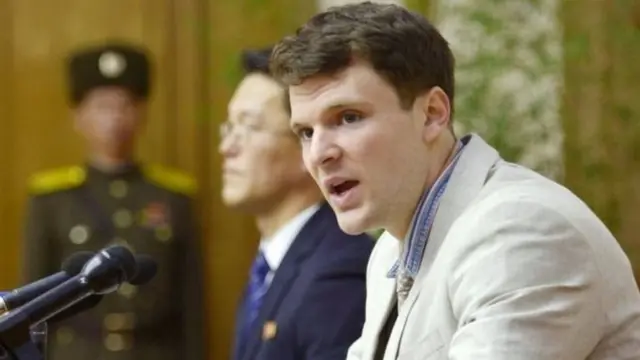 Kisah Tragis Otto Warmbier: Mahasiswa Amerika yang Tewas Usai Ditahan Korea Utara Dari liburan musim dingin ke Korea Utara, Otto Warmbier justru menjadi tahanan politik dan akhirnya meninggal dunia. (Sumber: BBC)