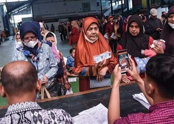 BLT tambahan Rp300 ribu cair mulai bulan ini. Gus Ipul sebut total anggaran mencapai Rp31,54 triliun bagi 35 juta penerima manfaat. (Foto: Antara/Adeng Bustomi)
