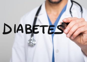 Banyak kebiasaan yang terlihat sehat justru bisa memicu diabetes. Ketahui faktor penyebab diabetes yang sering tidak disadari agar bisa dicegah sejak dini. (Foto: Freepik)