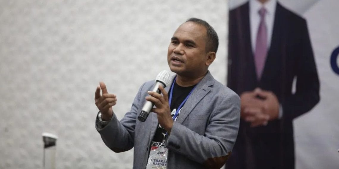 Juru Bicara Anies Baswedan, Sahrin Hamid, menyampaikan pernyataan kepada media. (Sumber: merdeka.com)