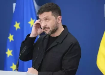 Presiden Ukraina Volodymyr Zelensky menyerukan agar Donald Trump menekan Vladimir Putin lebih keras untuk mengakhiri perang di Ukraina. (Foto: AP/AP)