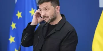 Presiden Ukraina Volodymyr Zelensky menyerukan agar Donald Trump menekan Vladimir Putin lebih keras untuk mengakhiri perang di Ukraina. (Foto: AP/AP)