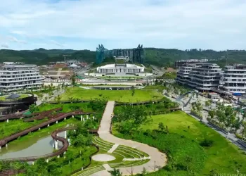 BRIN memperingatkan krisis air di IKN jika pembangunan tak diimbangi solusi air. Hanya sebagian kecil air murni tersedia di wilayah tersebut. (Sumber: ikn.go.id)