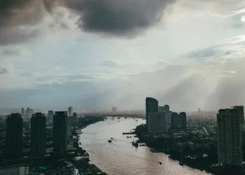 Media sosial heboh isu mikroplastik di air hujan Jakarta. Simak penjelasan pakar soal fakta ilmiah dan risiko kesehatannya. (Foto: BRIN)