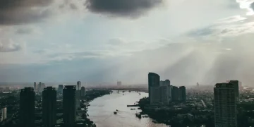 Media sosial heboh isu mikroplastik di air hujan Jakarta. Simak penjelasan pakar soal fakta ilmiah dan risiko kesehatannya. (Foto: BRIN)