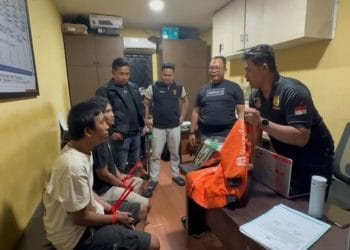Dua maling motor berpura-pura jadi kurir makanan ditangkap polisi di Tambora, Jakarta Barat. Keduanya ternyata residivis kasus serupa. (Foto: Detik.com)
