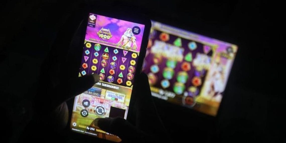 Pemerintah laporkan 31 ribu rekening terkait judi online ke OJK, sambil menurunkan lebih dari 2,4 juta konten ilegal di dunia maya. (Foto: CNBC)