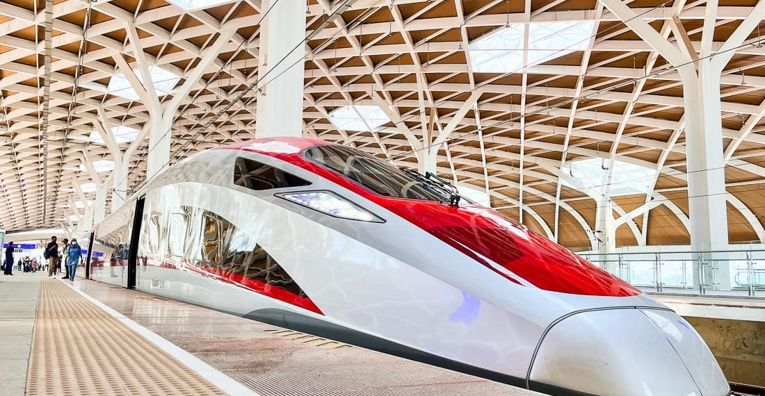 Menkeu Purbaya menegaskan APBN tidak akan menanggung utang proyek kereta cepat. Pemerintah mendorong penyelesaian lewat Danantara dan restrukturisasi. Foto: Urbanist Wanderer