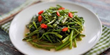 Resep cah kangkung saus tiram ini cepat dibuat, hemat bahan, dan rasanya gurih segar. Cocok jadi menu rumahan favorit keluarga setiap hari. (Foto: Royco.co.id)