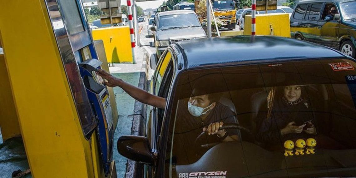 BPJT Sebut Sistem Bayar Tol Tanpa Sentuh Masih Perlu Evaluasi Tambahan Sistem bayar tol tanpa sentuh MLFF masih perlu diuji di ruas padat seperti Jabodetabek dan Trans Jawa, menurut BPJT. (Foto: Antara)