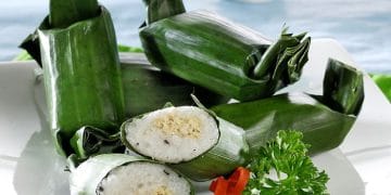 Resep lemper ayam gurih dan lembut dengan isian ayam suwir berbumbu khas. Mudah dibuat, tahan lama hingga 2 minggu, cocok untuk camilan dan bekal. (Foto: Sajian Sedap)