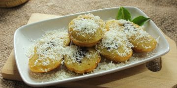 Resep kue cubit cokelat keju lembut dan lumer di mulut. Jajanan jadul yang mudah dibuat, cocok untuk camilan sore dan usaha rumahan. (Foto: SHUTTERSTOCK/DICKY ALGOFARI)