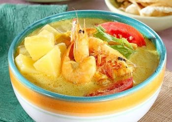 Soto Medan dengan kuah santan gurih dan aroma rempah yang khas siap menggoda lidah. Cocok untuk santapan keluarga atau nostalgia kuliner khas Sumatera. (Foto: Sajian Sedap)