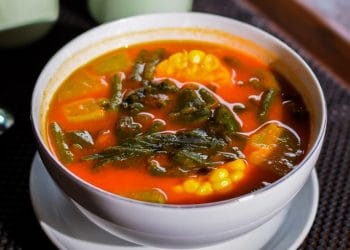 Sayur Asem Sunda. (Foto: Shutterstock/gilangtristiano)