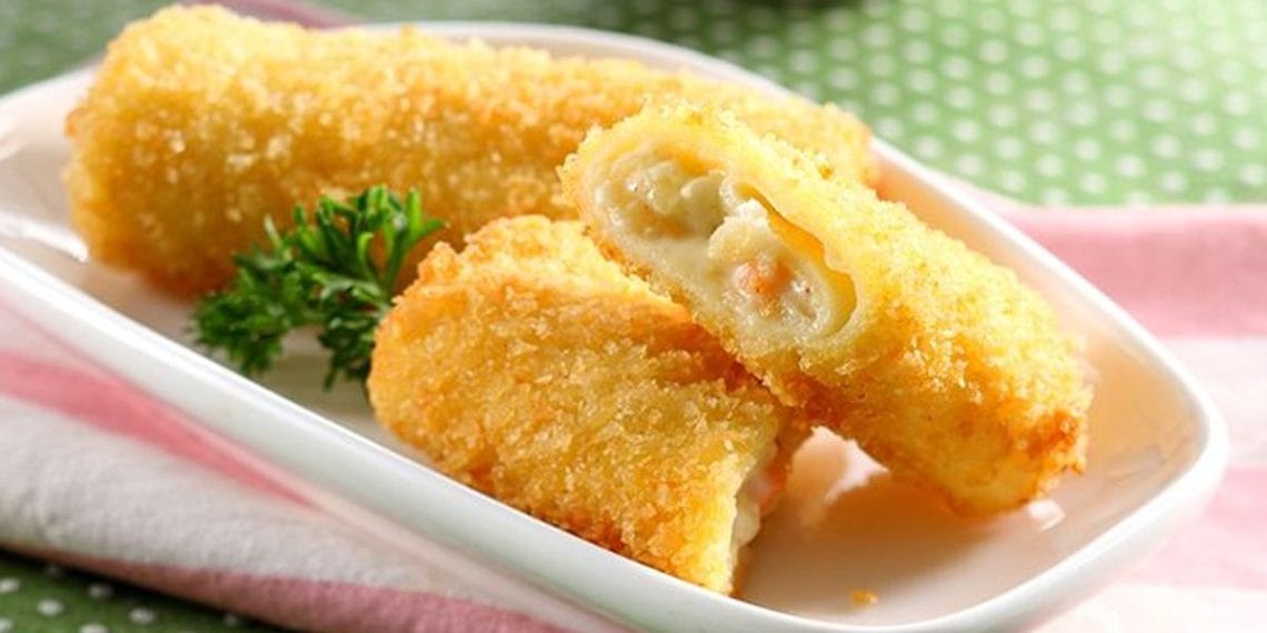 Isian risoles ragout ayam sayur dengan tekstur kental dan gurih siap dibungkus kulit risoles (Sumber: Sajian Sedap)