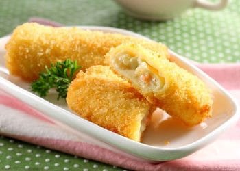 Isian risoles ragout ayam sayur dengan tekstur kental dan gurih siap dibungkus kulit risoles (Sumber: Sajian Sedap)