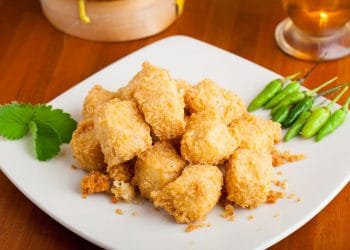 Rahasia membuat tahu crispy renyah tahan lama! (Foto: Shutterstock/Riki Risnandar PhotoPro)