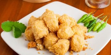 Rahasia membuat tahu crispy renyah tahan lama! (Foto: Shutterstock/Riki Risnandar PhotoPro)