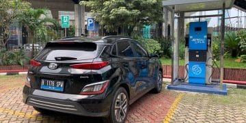 Meski harganya miliaran, pajak tahunan mobil listrik di Jakarta tetap super murah berkat insentif pemerintah. (Foto: KOMPAS.com/DIO DANANJAYA)