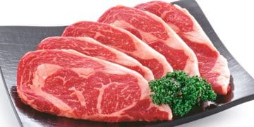 Tidak perlu takut makan daging merah. Pelajari cara aman menikmatinya agar jantung tetap sehat dan tubuh mendapat manfaat proteinnya. (Foto: SHUTTERSTOCK/funny face)