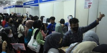 Kemnaker mencatat ada 753 ribu lowongan kerja di 99 ribu perusahaan sepanjang 2025, mayoritas di bidang manufaktur dan garmen. (Foto: ANTARA FOTO/Reno Esnir/foc.)