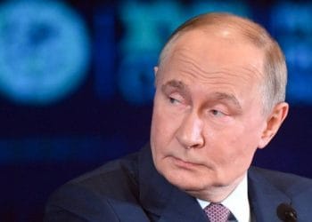 Donald Trump menjatuhkan sanksi pada dua perusahaan minyak Rusia. Vladimir Putin bereaksi keras dan menegaskan Rusia tidak akan tunduk pada tekanan AS. (Foto: Sputnik/Kristina Kormilitsyna)