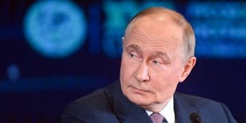 Donald Trump menjatuhkan sanksi pada dua perusahaan minyak Rusia. Vladimir Putin bereaksi keras dan menegaskan Rusia tidak akan tunduk pada tekanan AS. (Foto: Sputnik/Kristina Kormilitsyna)