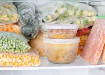 Tidak semua frozen food aman untuk dibeli. Ketahui 5 produk beku yang bisa merusak tekstur dan cita rasa makanan Anda. (Sumber: SHUTTERSTOCK/Ahanov Michael)