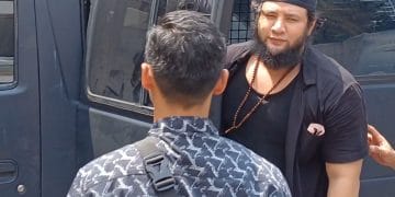 Ammar Zoni menjalani sidang perdana kasus jual narkoba di Rutan Salemba hari ini. Ia disebut mengedarkan barang haram bersama lima rekan lainnya. (Foto: http://kompas.com/MELVINA%20TIONARDUS)