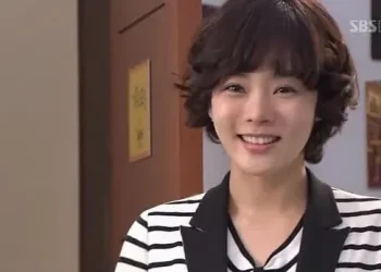 Chae Rim bukan hanya aktris Korea Selatan, tapi juga ikon Hallyu yang berjasa memperkenalkan drama Korea ke Indonesia sejak awal 2000-an. (Foto: Kapanlagi.com)