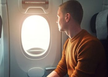 Simak panduan dari ahli gizi mengenai makanan yang sebaiknya tidak dikonsumsi sebelum naik pesawat agar tubuh tetap segar di udara. (Foto: Chalabala)