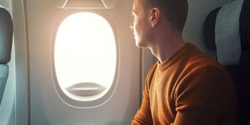 Simak panduan dari ahli gizi mengenai makanan yang sebaiknya tidak dikonsumsi sebelum naik pesawat agar tubuh tetap segar di udara. (Foto: Chalabala)