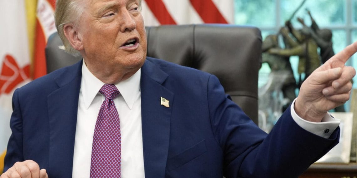 Trump Ancam Lenyapkan Hamas Jika Langgar Gencatan Senjata di Gaza Presiden AS Donald Trump memperingatkan Hamas agar mematuhi gencatan senjata dengan Israel, jika tidak, ia berjanji akan melenyapkan kelompok tersebut. (Foto: Alex Brandon, AP)