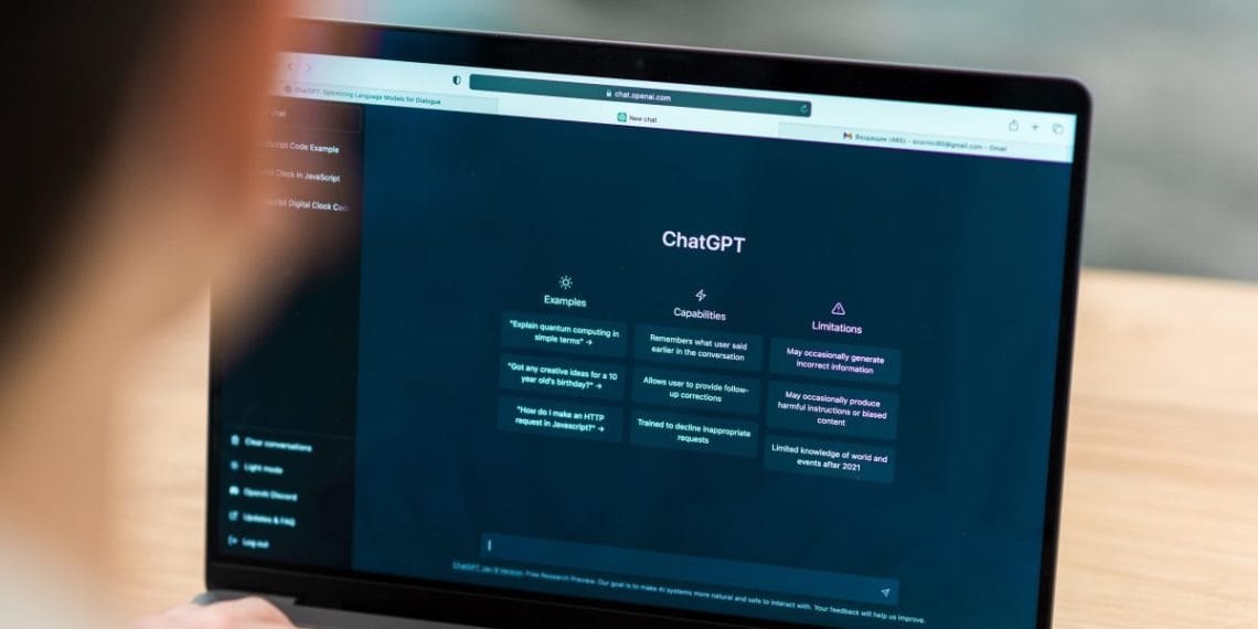 Penggunaan ChatGPT makin populer, tapi tidak semua hal boleh dibicarakan. Simak daftar topik yang sebaiknya tidak kamu bagikan ke chatbot AI. (Foto: Doc. Insider)