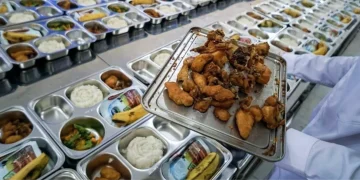 Kasus keracunan MBG meningkat, ahli UGM menjelaskan cara menjaga keamanan makanan dengan penerapan SOP ketat dari pengolahan hingga penyajian.