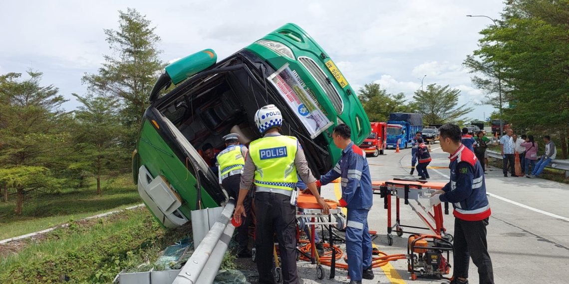 Kecelakaan bus pariwisata kembali terjadi di Tol Trans Jawa. Pakar menjelaskan akar masalah yang membuat tragedi serupa terus berulang di Indonesia. (Foto: Dok. Korlantas Polri)