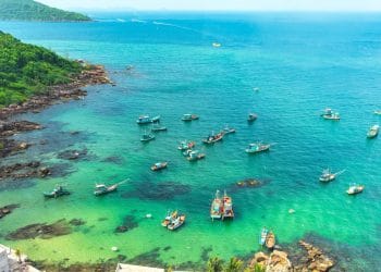 Pantai di Pulau Phu Quoc, Vietnam, yang dinobatkan sebagai pulau terindah di Asia 2025. (Foto: Agoda)