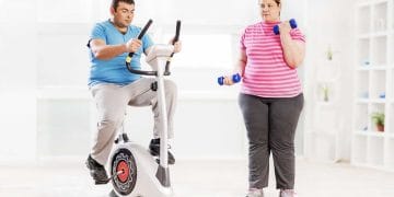 Dokter olahraga memberikan panduan aman memulai latihan bagi penderita obesitas agar terhindar dari cedera dan menjaga motivasi tetap konsisten. (Foto: kliniktulangbelakang.com)