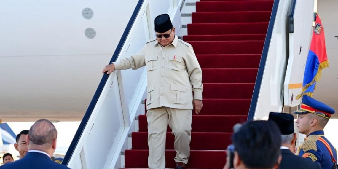 Presiden Prabowo tiba di Mesir untuk menghadiri KTT Perdamaian Gaza dan menyaksikan penandatanganan perjanjian penghentian perang di Sharm El-Sheikh. (Foto: ANTARA/HO-Sekretariat Presiden)
