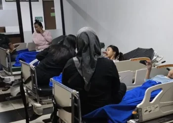 Program MBG alami sorotan usai ribuan kasus keracunan. Pemerintah janji perbaikan sistem dan pengawasan lebih ketat. (Sumber: ANTARA)
