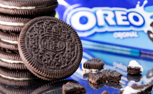 Oreo dan Cadbury Gunakan Alat AI Baru, Mondelez Targetkan Efisiensi Pemasaran Mondelez mengembangkan alat AI generatif untuk memangkas biaya pembuatan konten pemasaran hingga 50 persen dan mempercepat produksi iklan global. (Foto: Reuters)