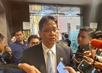 Menteri Keuangan Purbaya Yudhi Sadewa memastikan tarif cukai dan harga rokok tidak akan naik pada 2026 demi menjaga stabilitas industri.