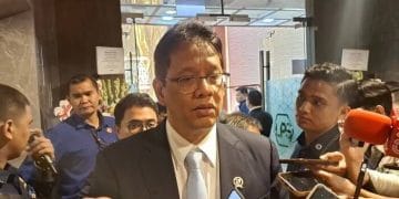 Menteri Keuangan Purbaya Yudhi Sadewa memastikan tarif cukai dan harga rokok tidak akan naik pada 2026 demi menjaga stabilitas industri.