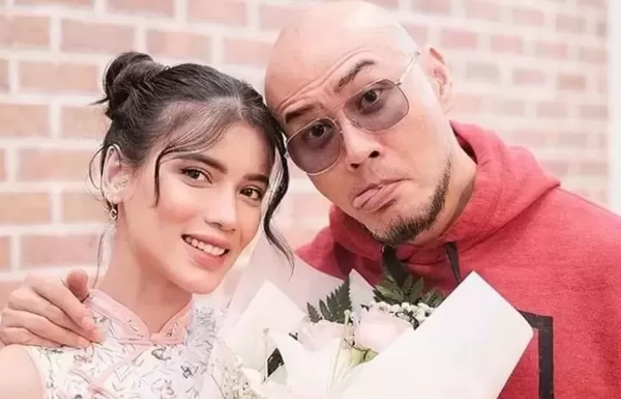 Sabrina Chairunnisa Resmi Gugat Cerai Deddy Corbuzier, Akhiri Tiga Tahun Pernikahan Sabrina Chairunnisa resmi mengajukan gugatan cerai terhadap Deddy Corbuzier. Gugatan didaftarkan di Pengadilan Agama Tigaraksa, Banten.