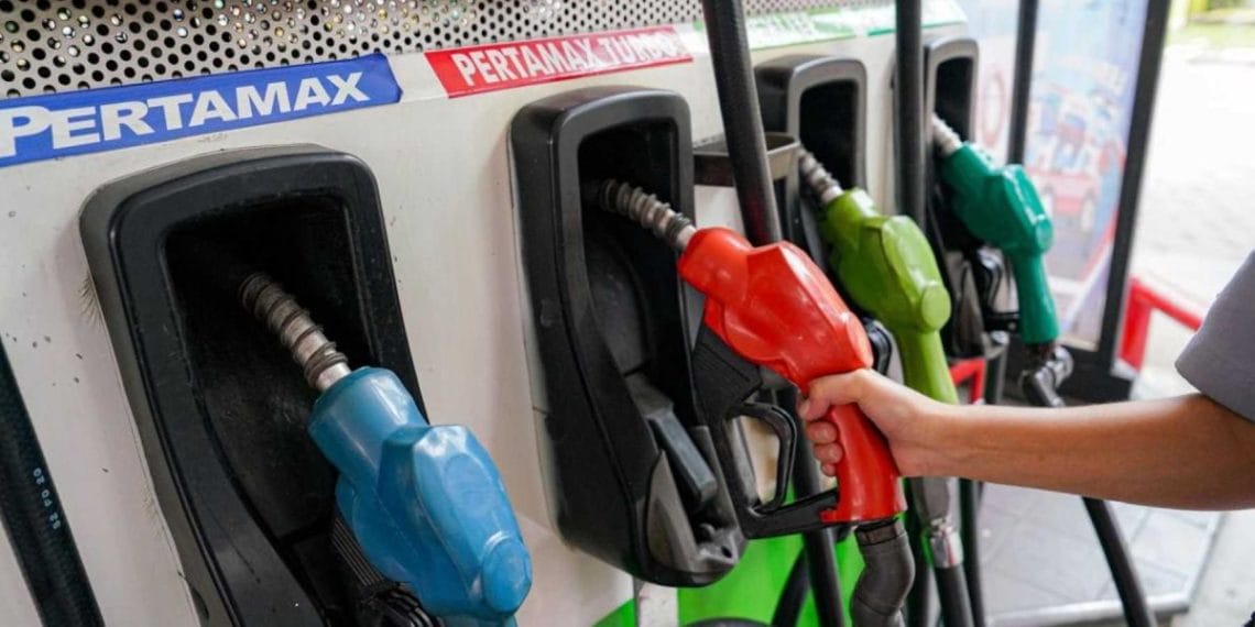 Pertamina menegaskan bahwa Pertalite tidak mengandung etanol. Simak penjelasan lengkap dan alasan ilmiah di balik isu yang beredar. (Foto: ANTARA).