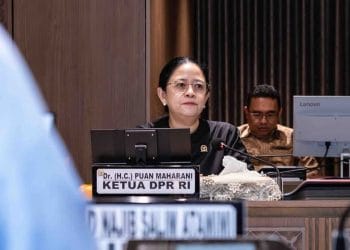 DPR resmi sahkan UU BUMN yang baru. Puan Maharani ingatkan pentingnya pemisahan peran regulator dan operator demi kesejahteraan rakyat. (Sumber: Dok. DPR RI)