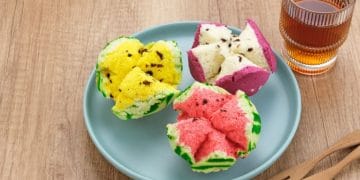 Bolu kukus mekar warna-warni yang lembut dan empuk, mekar sempurna seperti bunga saat dikukus. (Foto: astronauts.id)